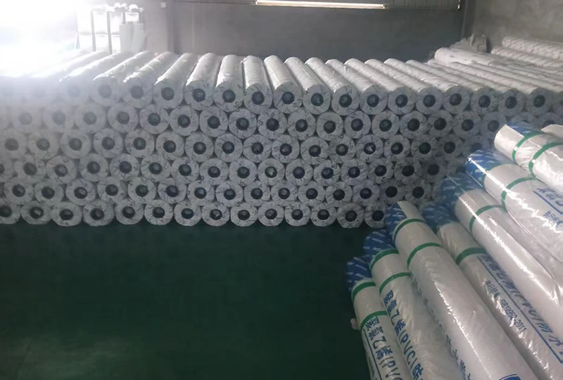 Jak zlepšuje výrobní linka vodotěsných desek efektivitu a kvalitu moderních stavebních materiálů?